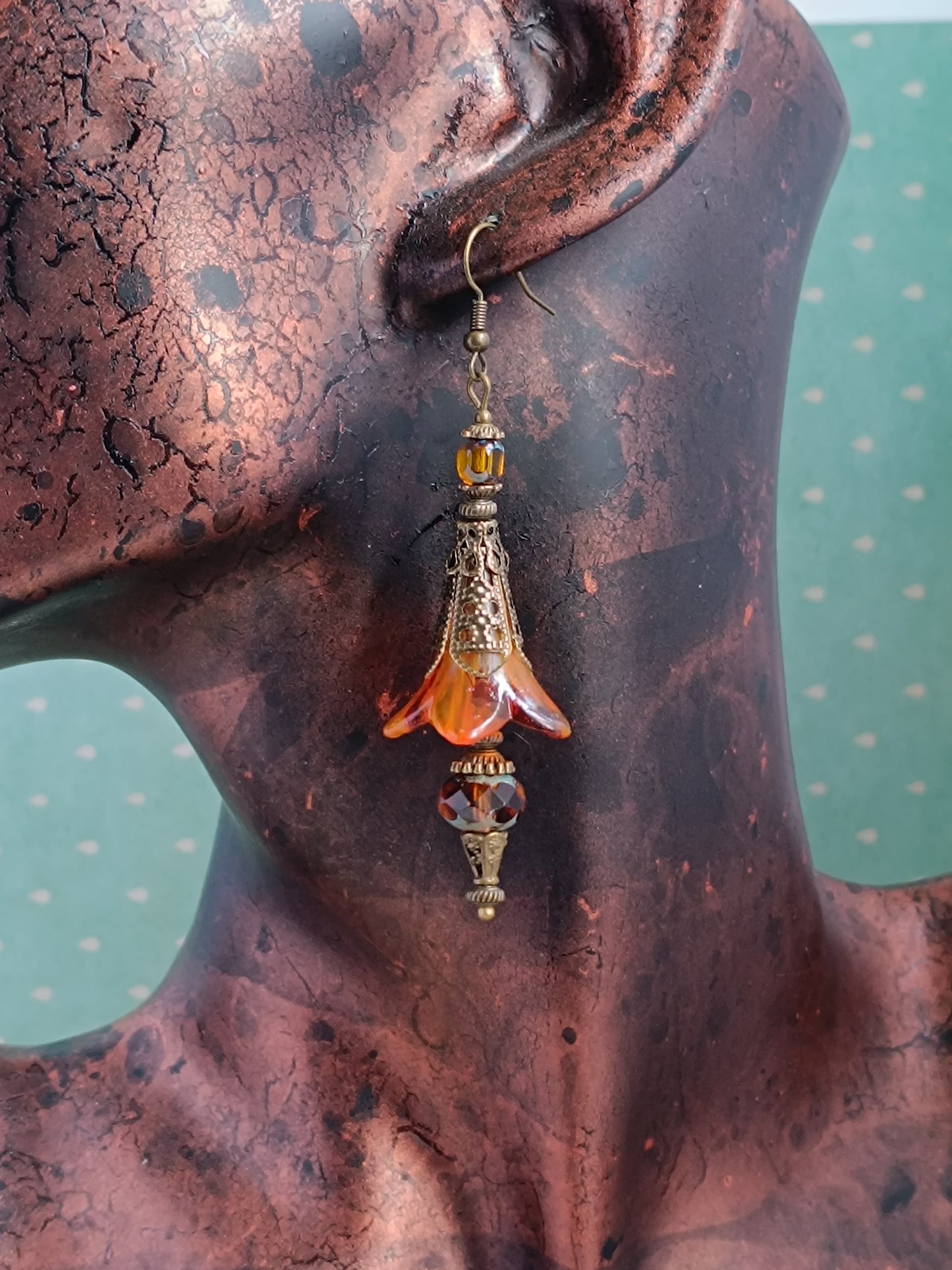 Boucles d'oreilles artisanales prune automne - Perles tchèque mystiques bronze patiné