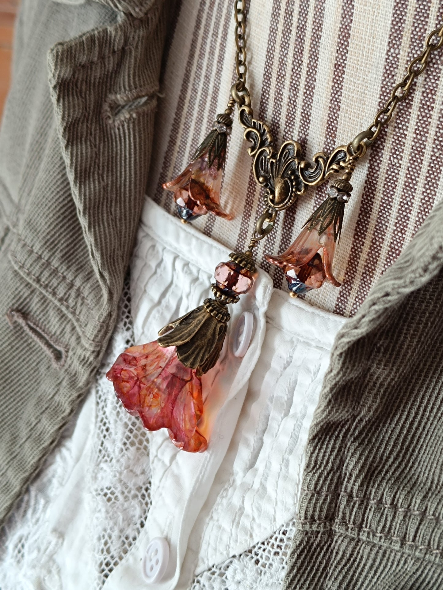Collier Trio de Fleurs Lucite Vintage Perles Tchèque Bronze