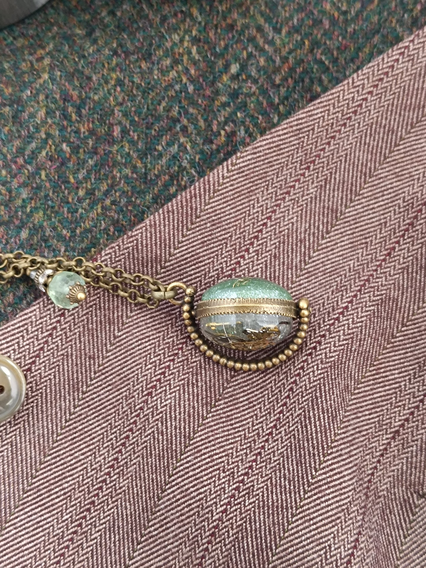 Collier sautoir chaîne steampunk pendentif mappemonde pivotant