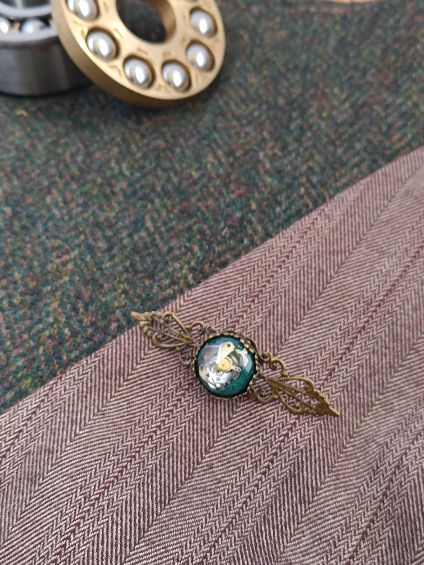 Broche Épinglette Steampunk Filigrane Bronze Antique - Cabochon Résine Époxy
