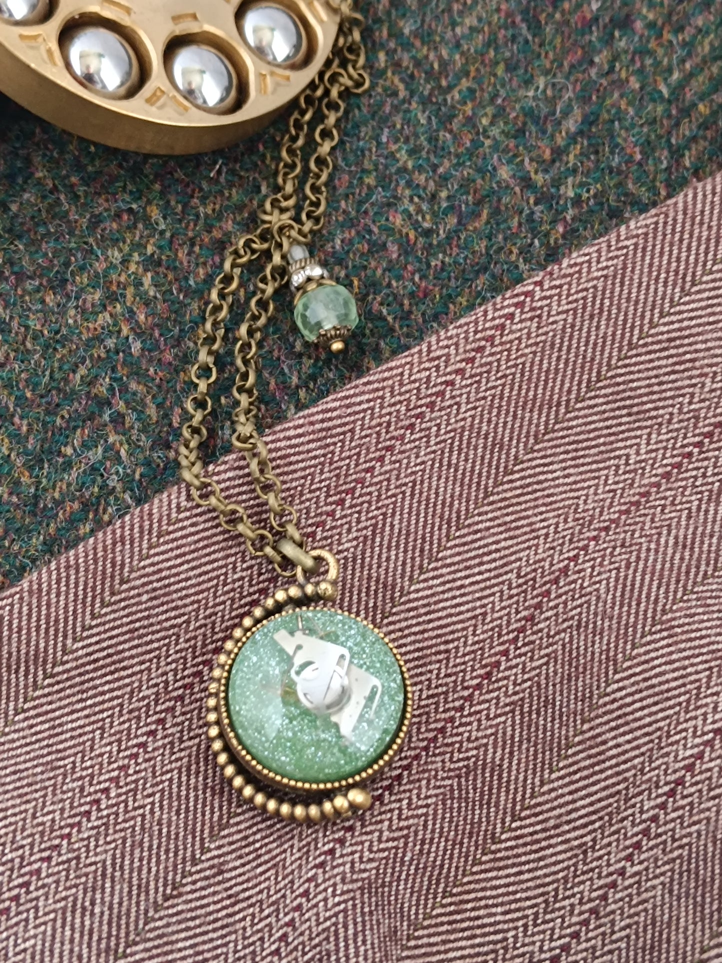 Collier sautoir chaîne steampunk pendentif mappemonde pivotant