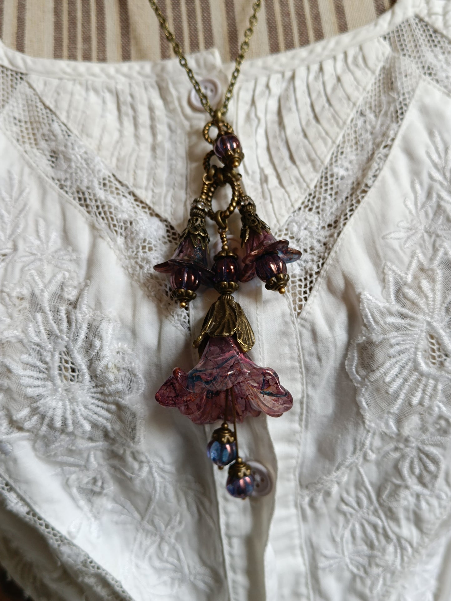 Parure “Fleurs Féeriques” – Collier & boucles d’oreilles assorties