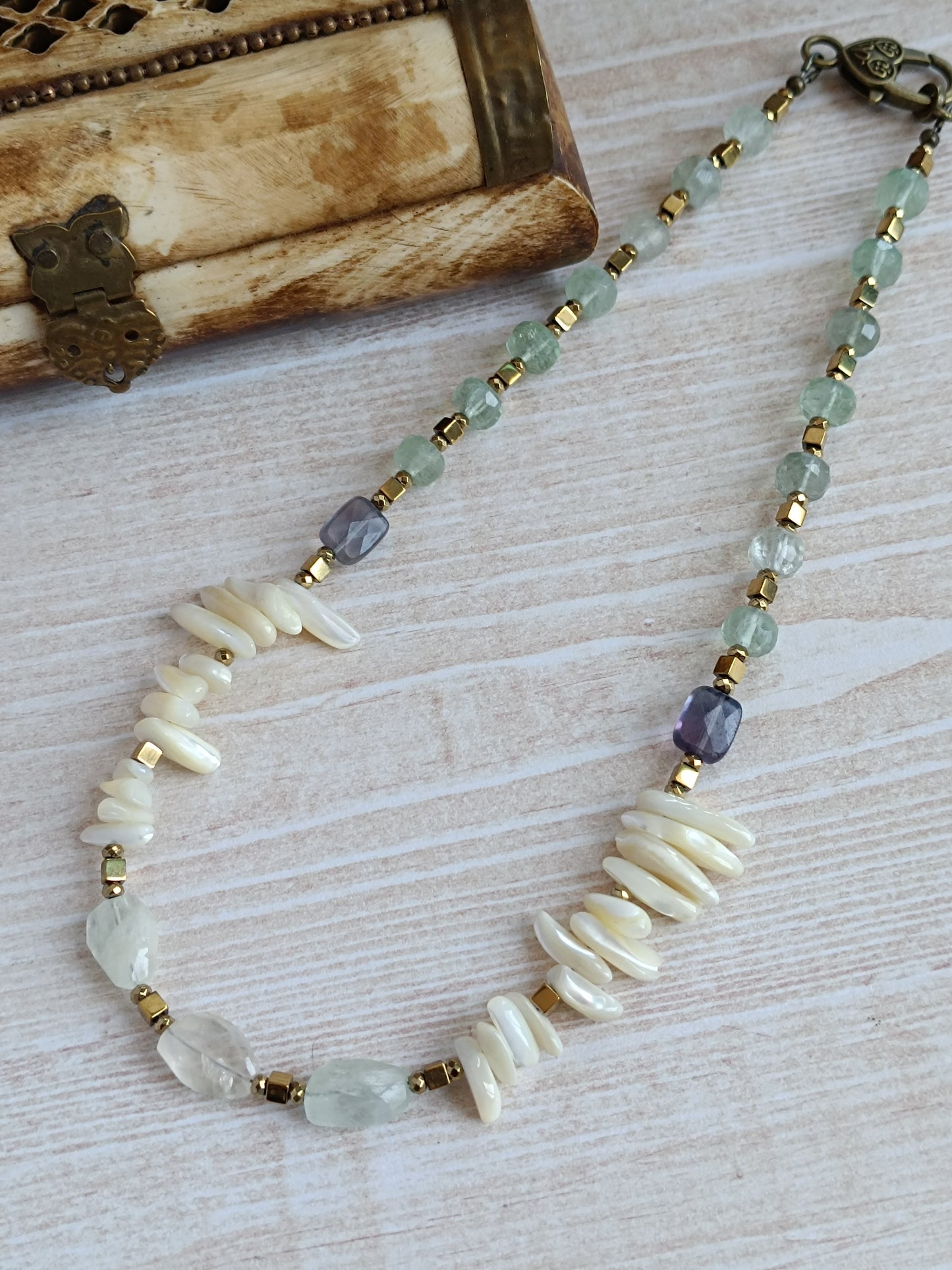 Collier bohème aigue marine et fluorite artisanal câblé – Style bohème chic