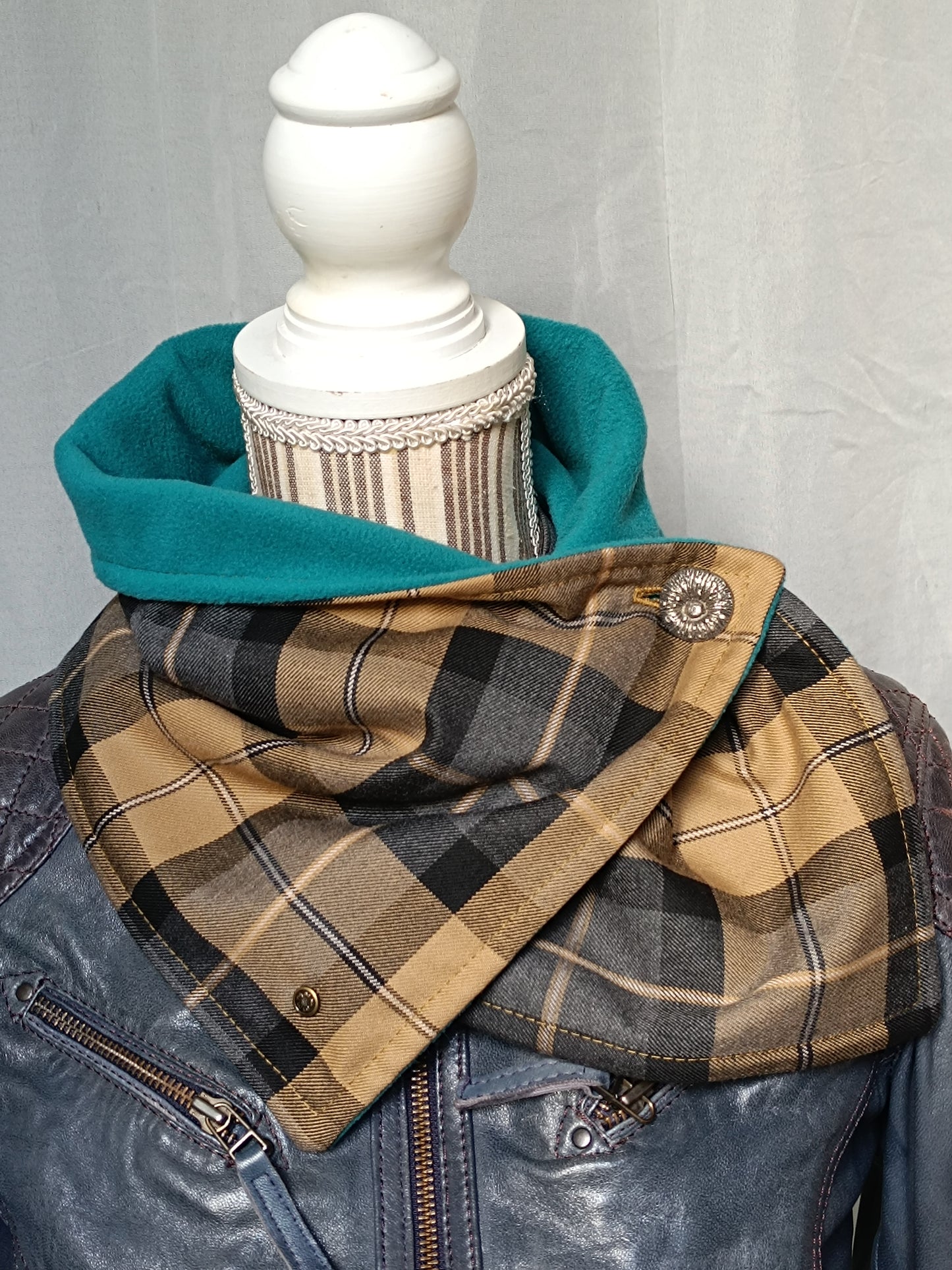 Tour de cou tartan  doublé polaire - Bouton métal ancien