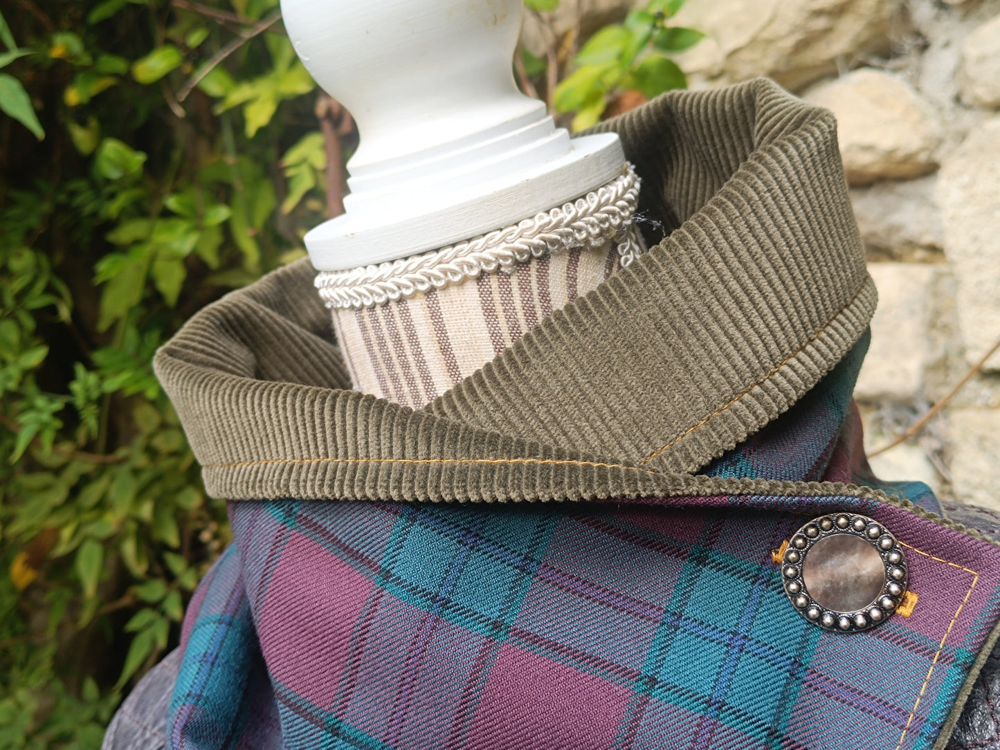 Écharpe boutonnée tour de cou tartan doublé bel côtelé et bouton vintage nacre et métal