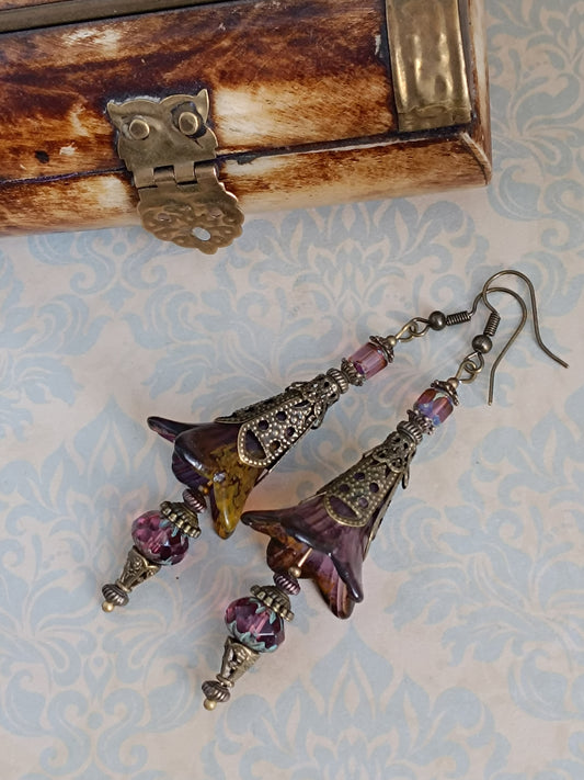 Boucles d'oreilles pendantes artisanales Fleurs d'Automne - Lucite peinte main bronze