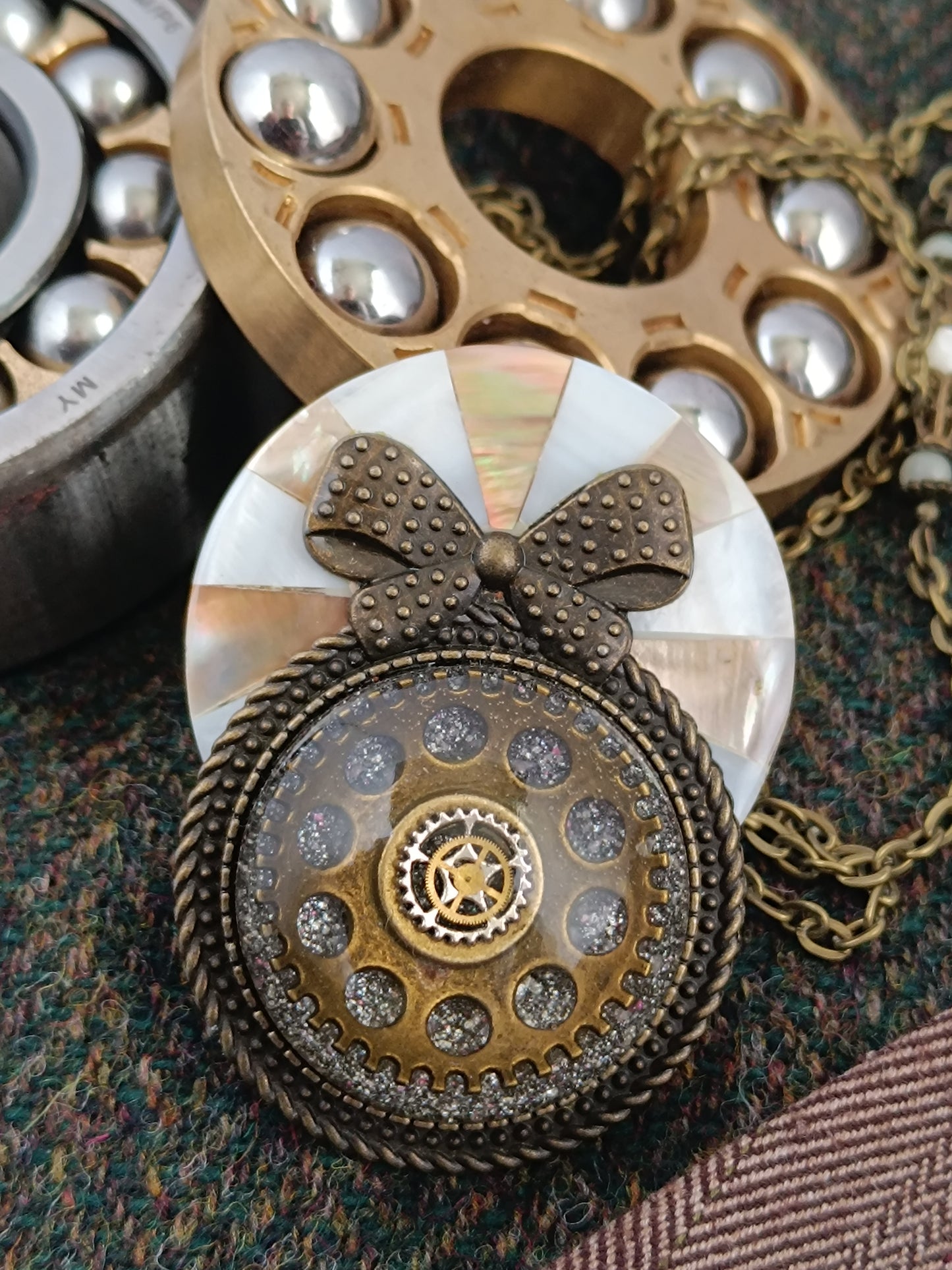 Pendentif Steampunk "Éclat d'Antan" Nacre XXL