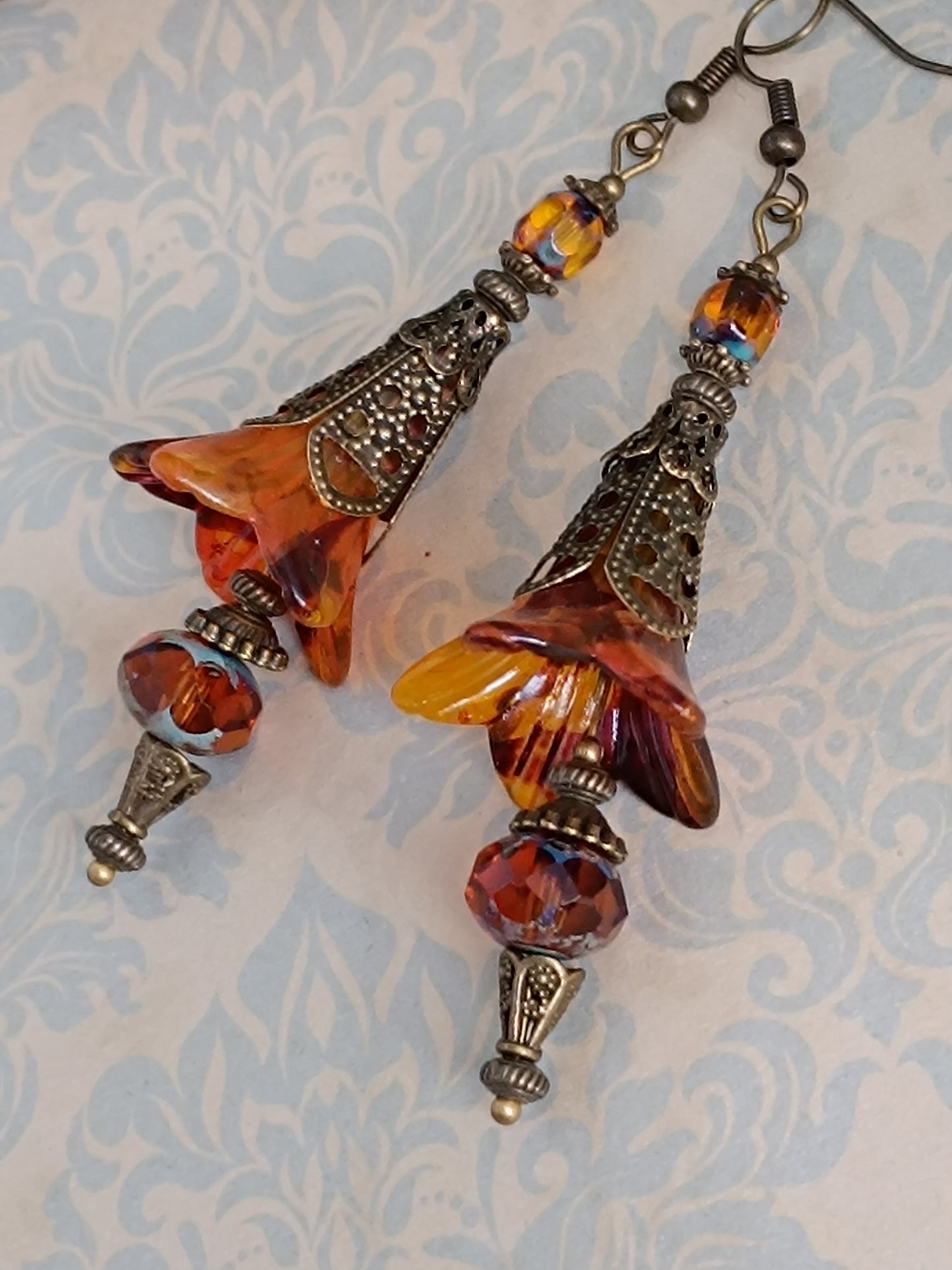 Boucles d'oreilles artisanales prune automne - Perles tchèque mystiques bronze patiné