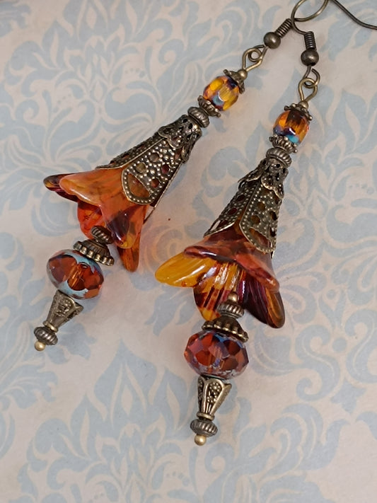 Boucles d'oreilles artisanales prune automne - Perles tchèque mystiques bronze patiné