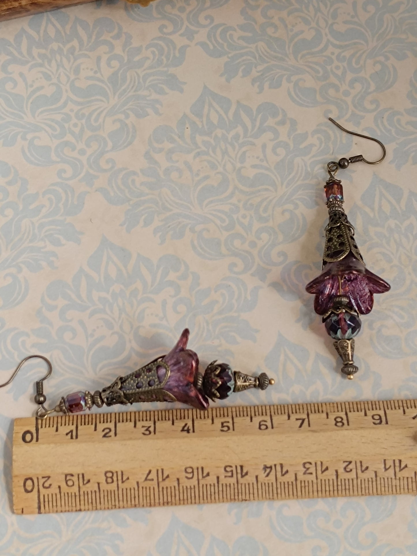 Boucles d'oreilles longues automne - Lucite vernies main reflets minéraux bronze