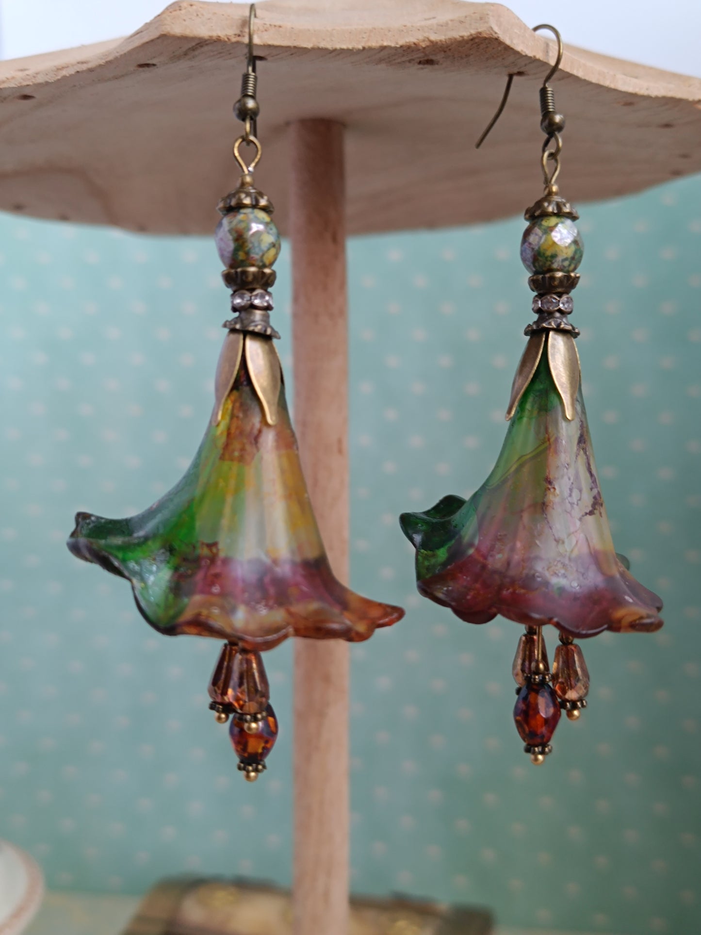 Boucles d'oreilles pendantes fleurs féeriques  d'automne - Perles de verre tchèque