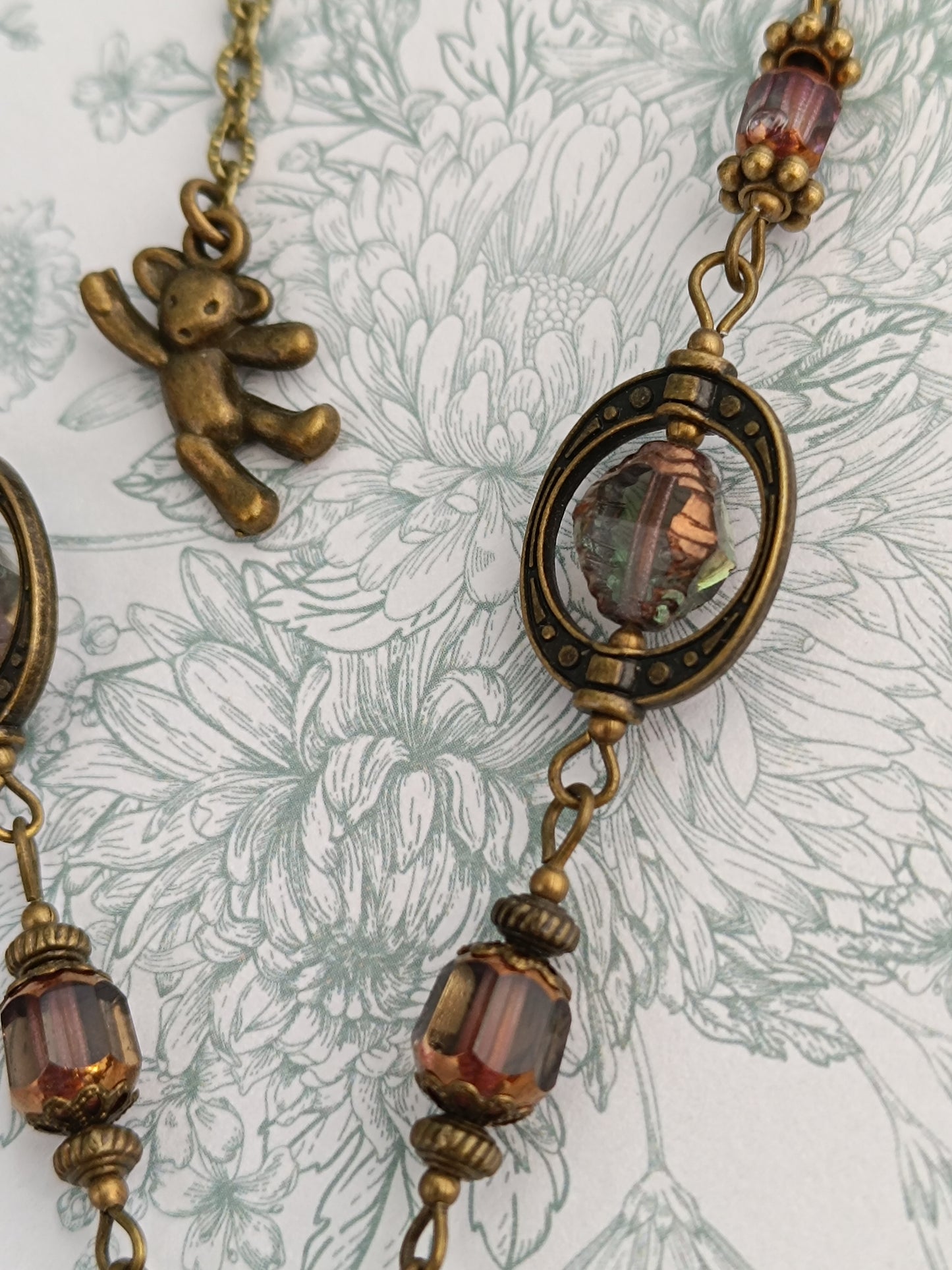Collier Fillette et Étrange Amie - Cabochon Vintage