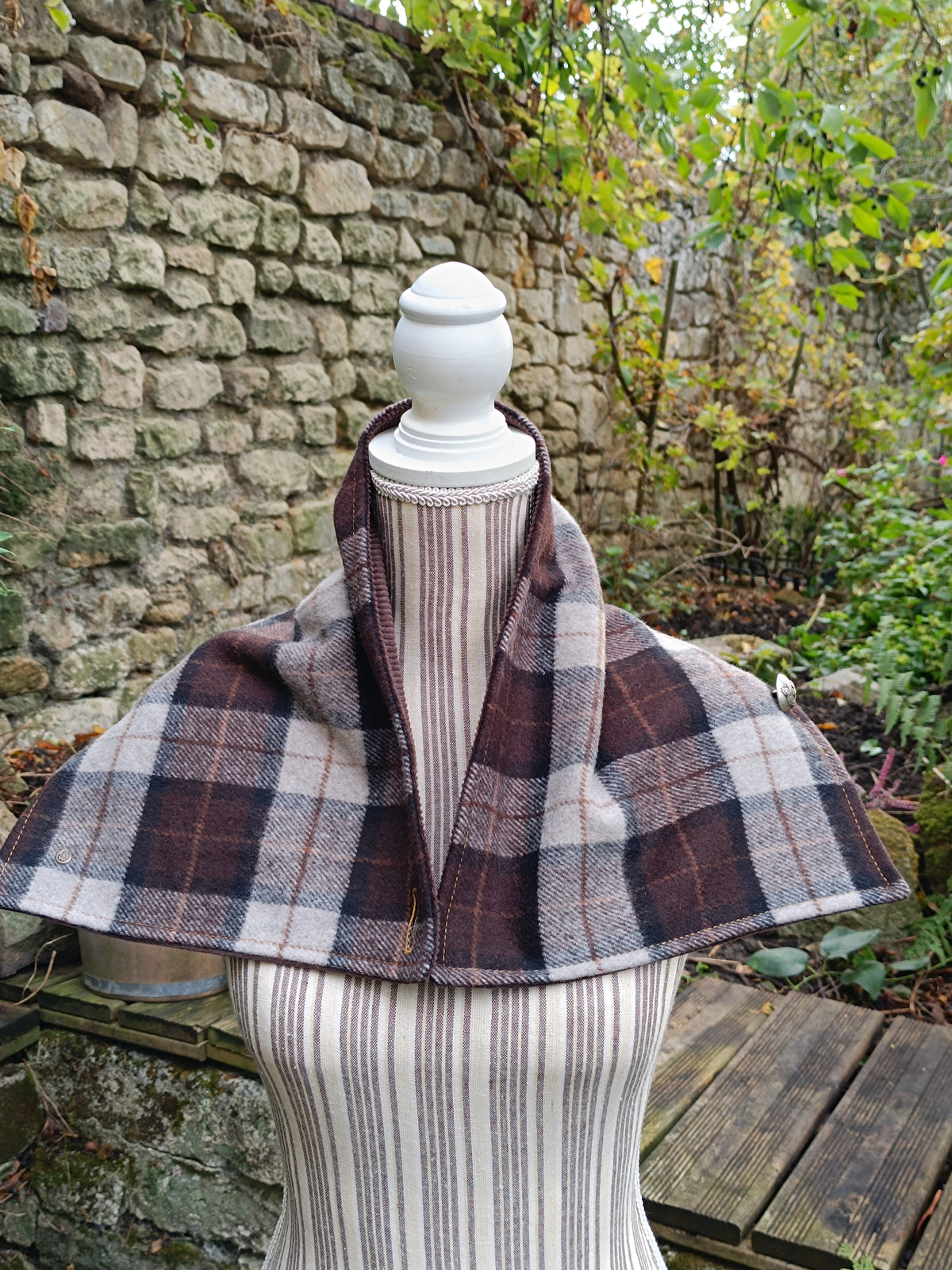Tour de cou tartan écossais laine doublé velours côtelé et bouton vintage héraldique