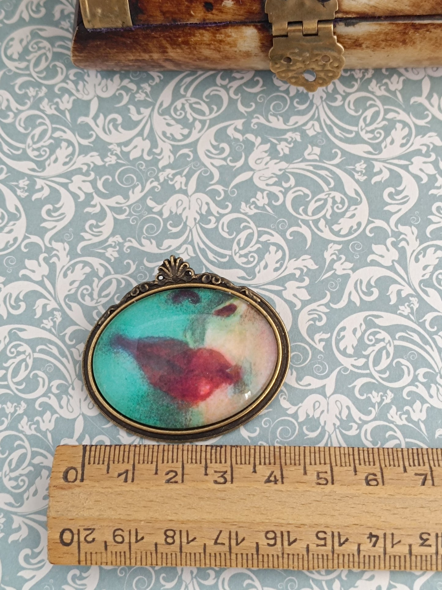 Broche cabochon verre bouche, original style cabinet de curiosités victorien
