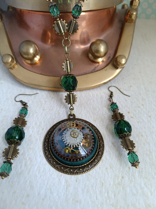 Ensemble Collier et Boucles d'Oreilles Steampunk Perles de Verre Tchèque Vertes Pendentif Cabochon Bronze Artisanal