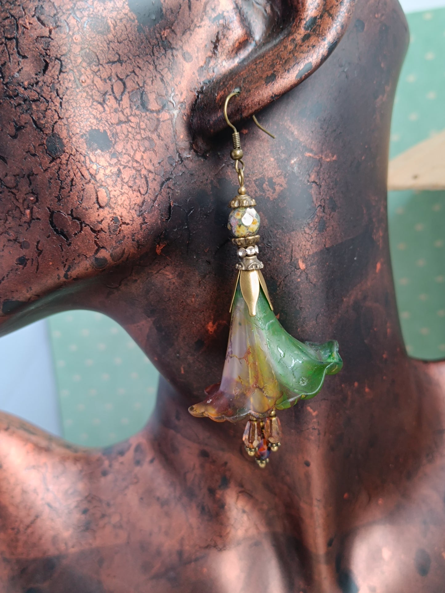Boucles d'oreilles pendantes fleurs féeriques  d'automne - Perles de verre tchèque