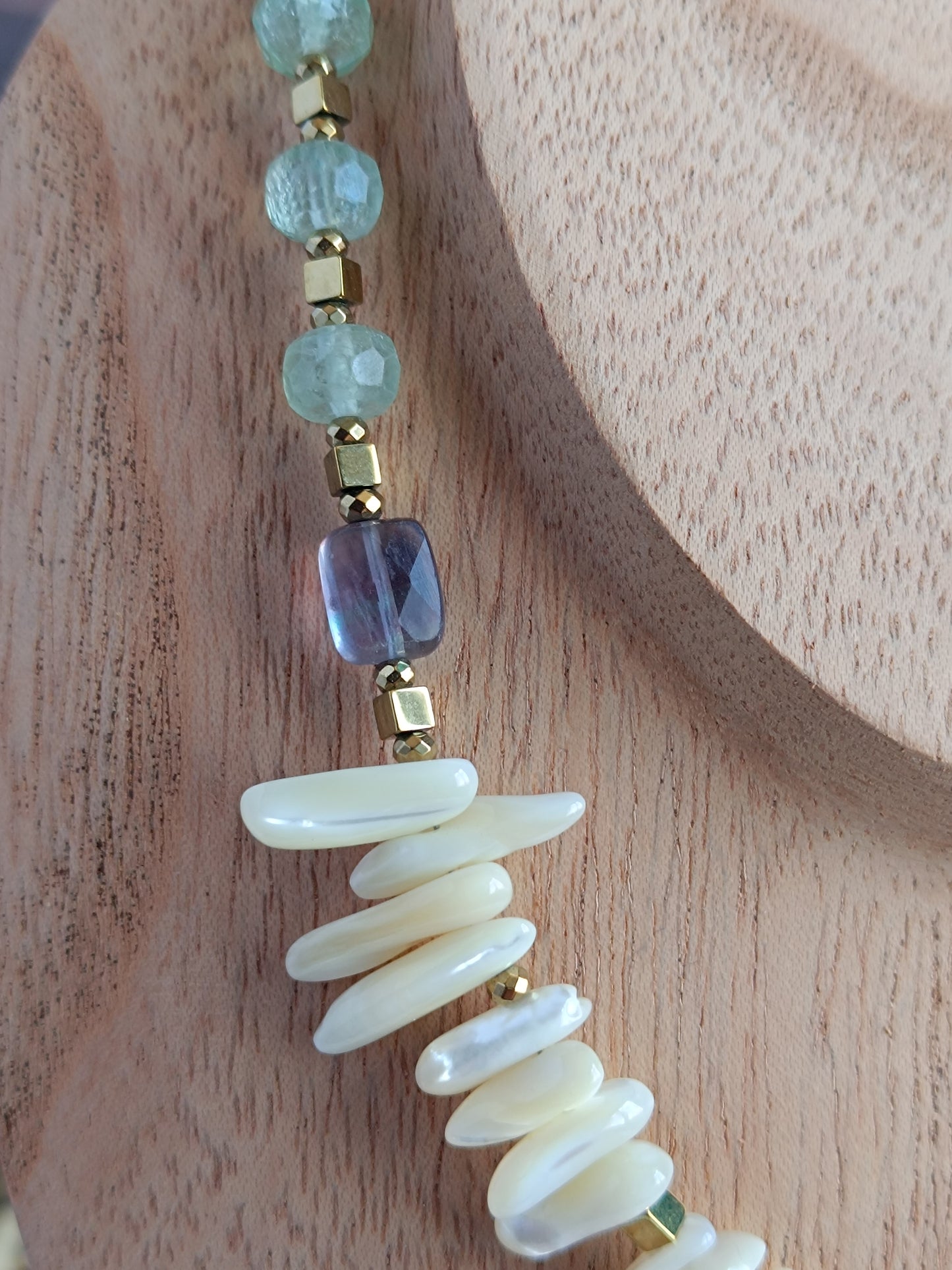 Collier bohème aigue marine et fluorite artisanal câblé – Style bohème chic