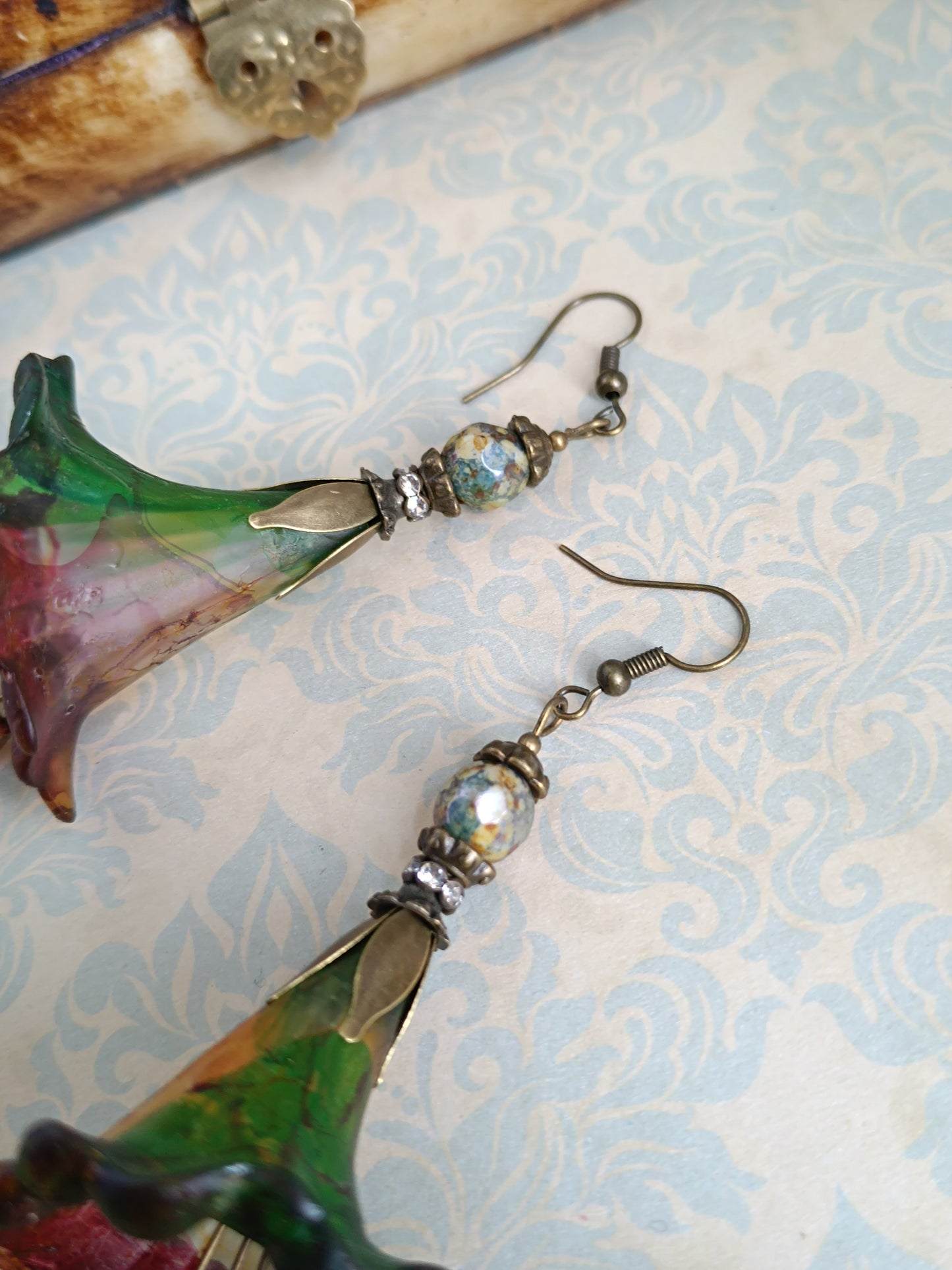 Boucles d'oreilles pendantes fleurs féeriques  d'automne - Perles de verre tchèque