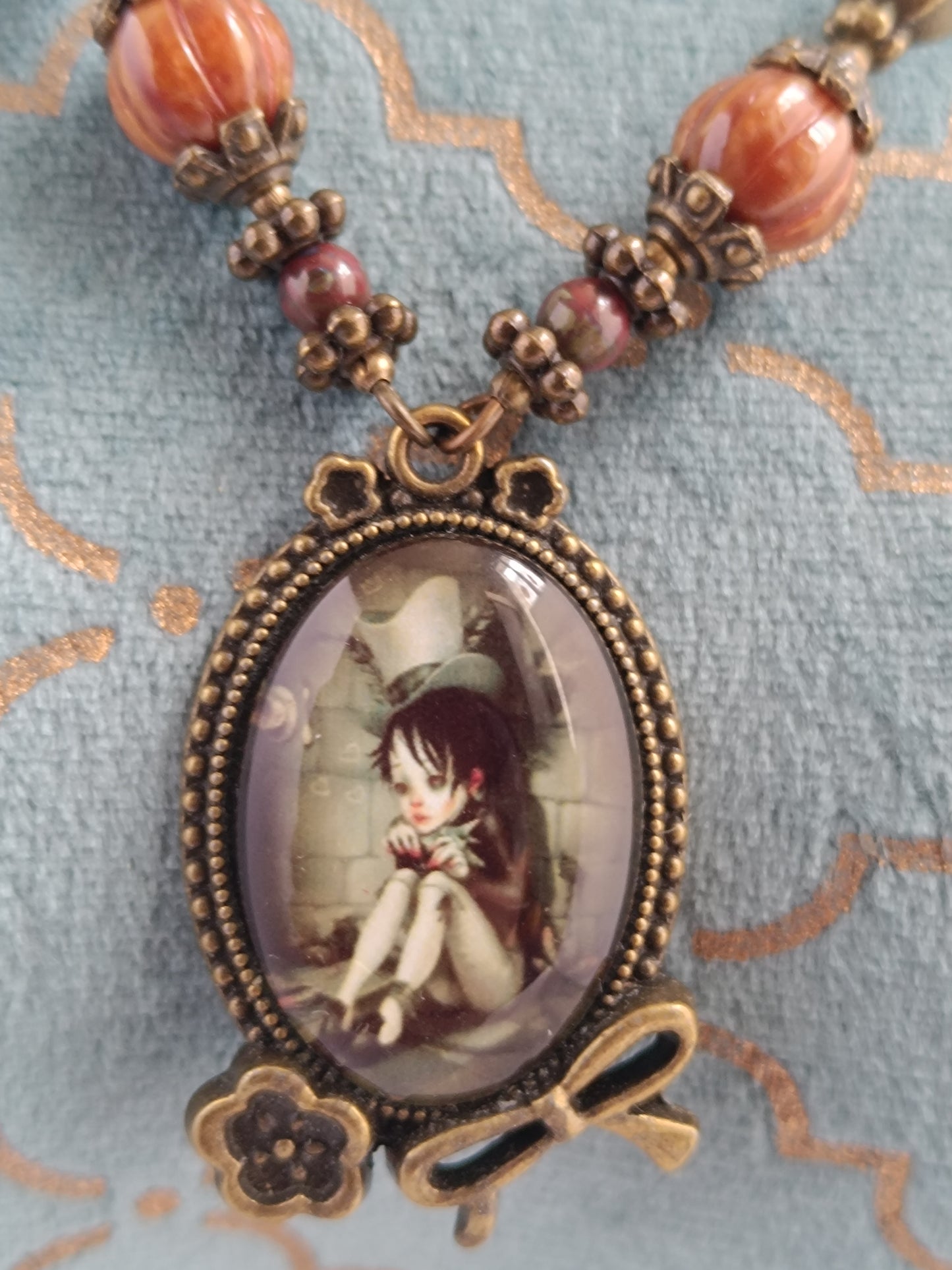 Collier Chapelier Fou Alice - Cabochon Bronze Gothique