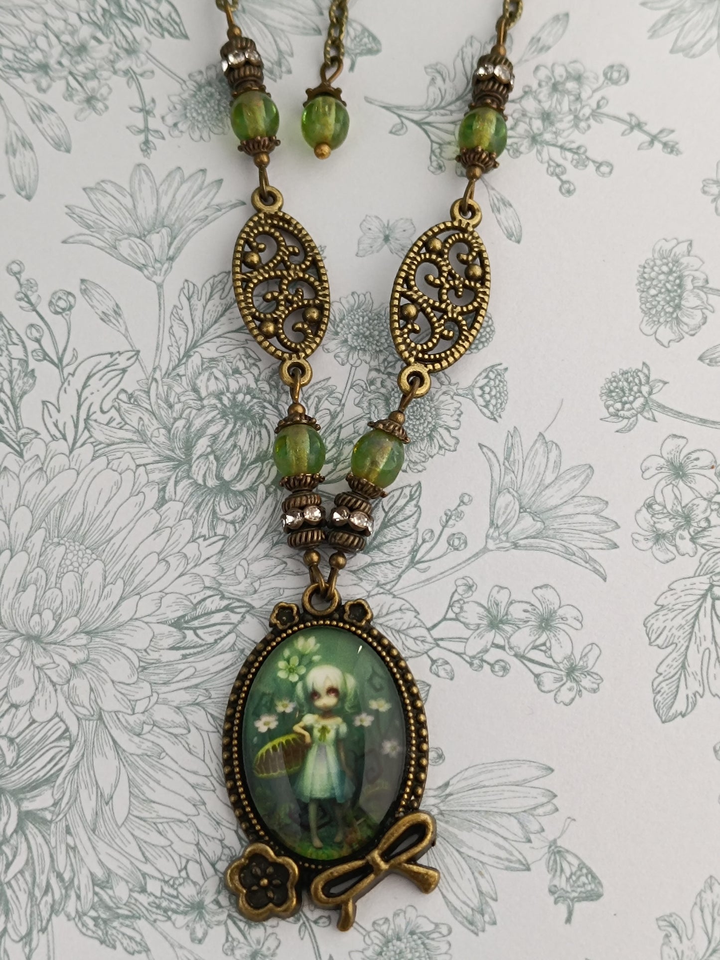 Collier Fillette et Plante Carnivore - Cabochon Unique