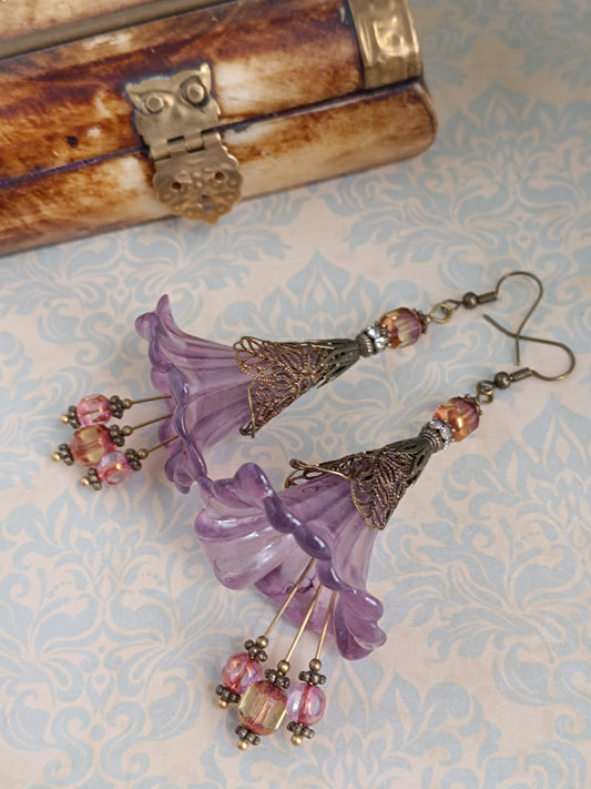 Boucles d'oreilles pendantes  grandes fleurs féeriques bronze - Perles de verre tchèque