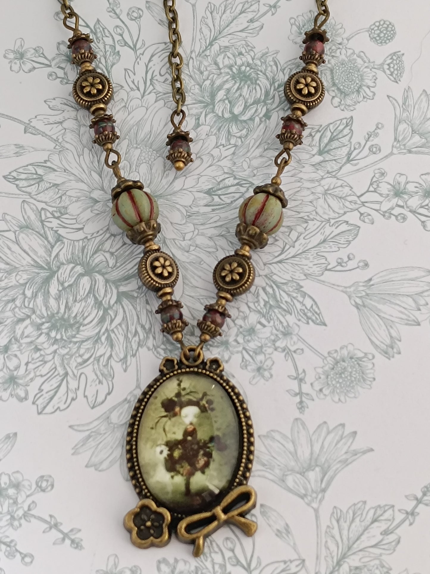 Collier Chapelet Perles Naturelles - Pendentif Cabochon 'Le Secret de la Magie'