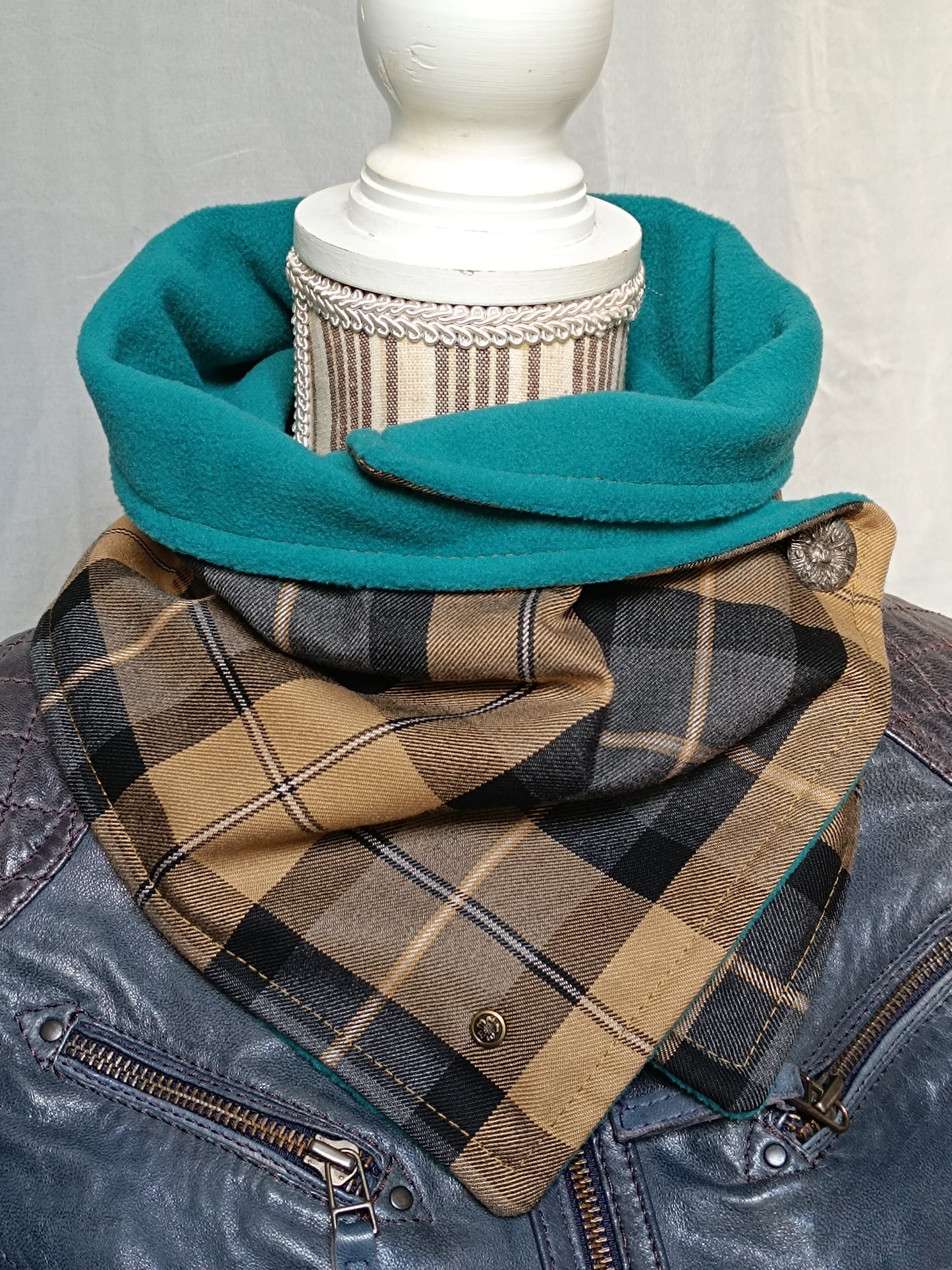 Tour de cou tartan  doublé polaire - Bouton métal ancien
