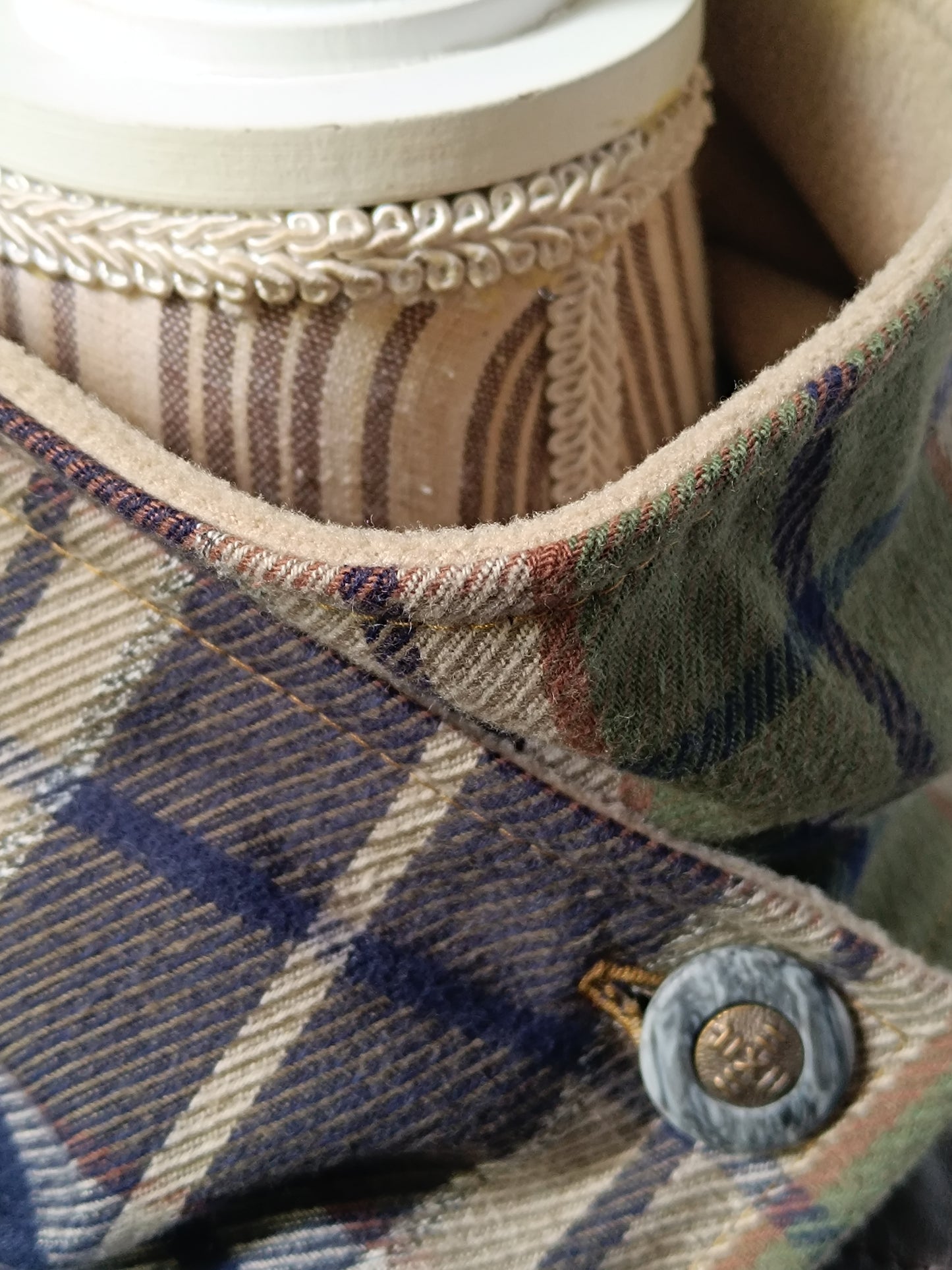 Tour de cou écharpe boutonnée tartan et polaire, bouton vintage