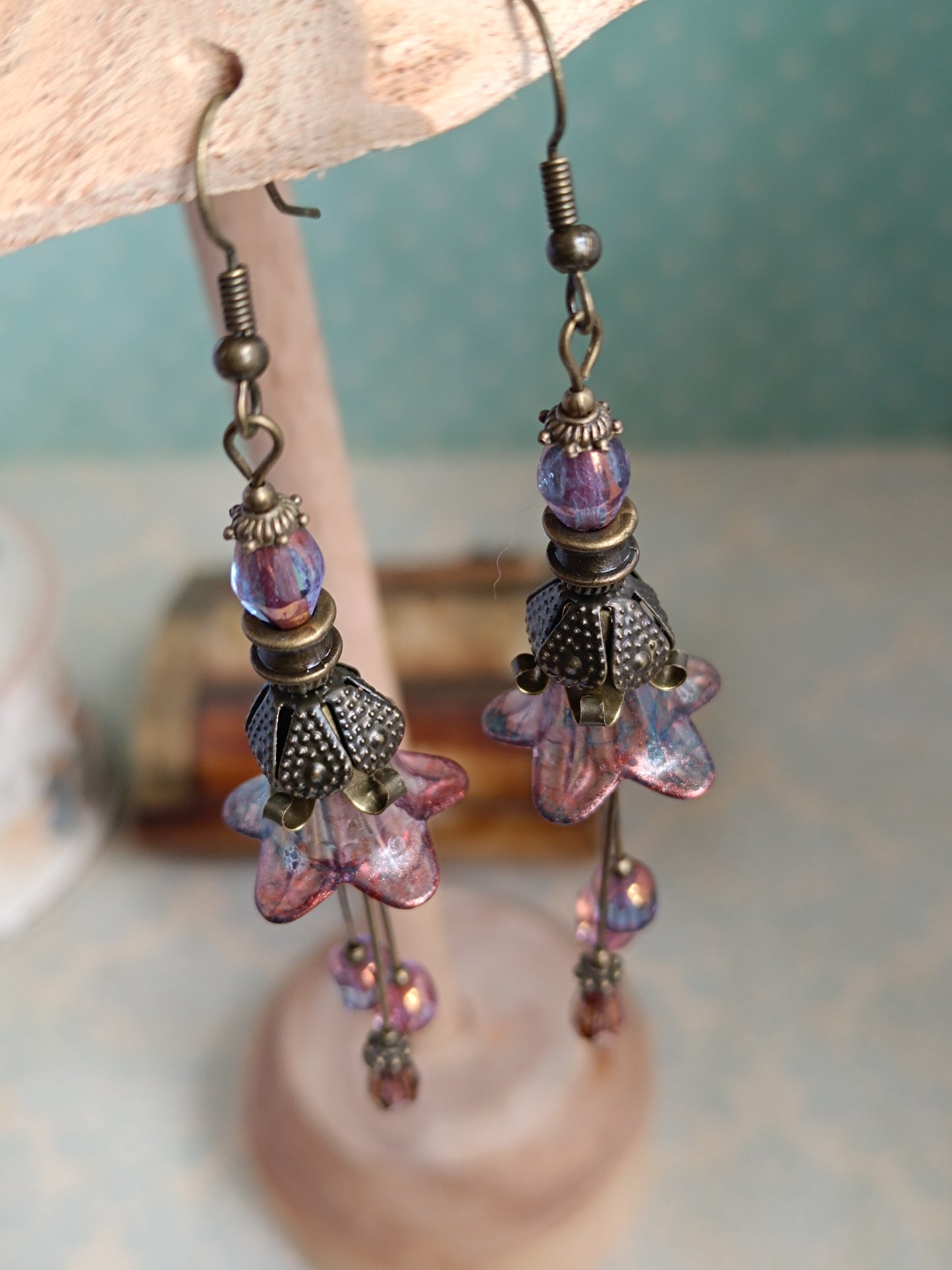 Boucles d'oreilles "Fleurs Féeriques" – Rose bleuté & Pistils dansants ✨