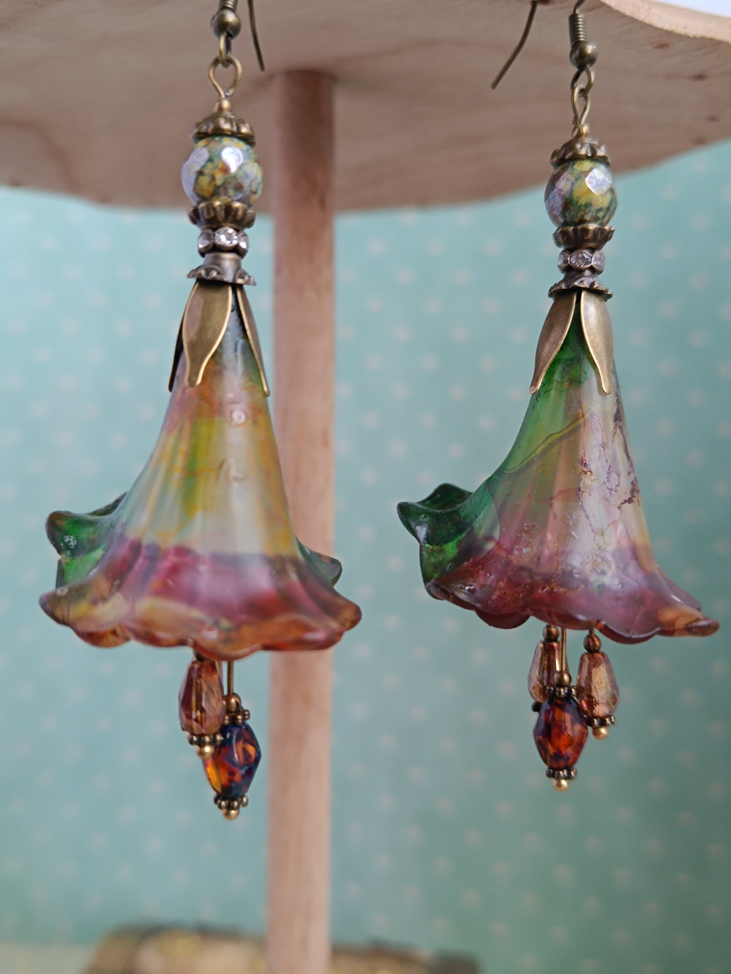 Boucles d'oreilles pendantes fleurs féeriques  d'automne - Perles de verre tchèque