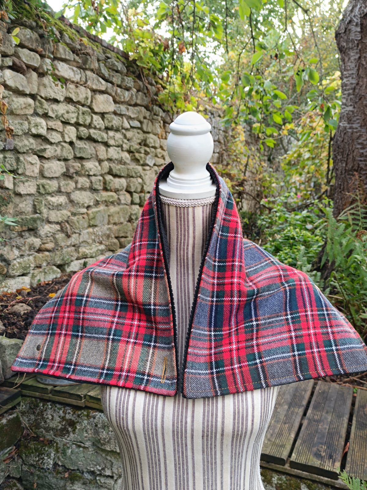 Tour de cou tartan écossais en laine et velours avec bouton boussole vintage