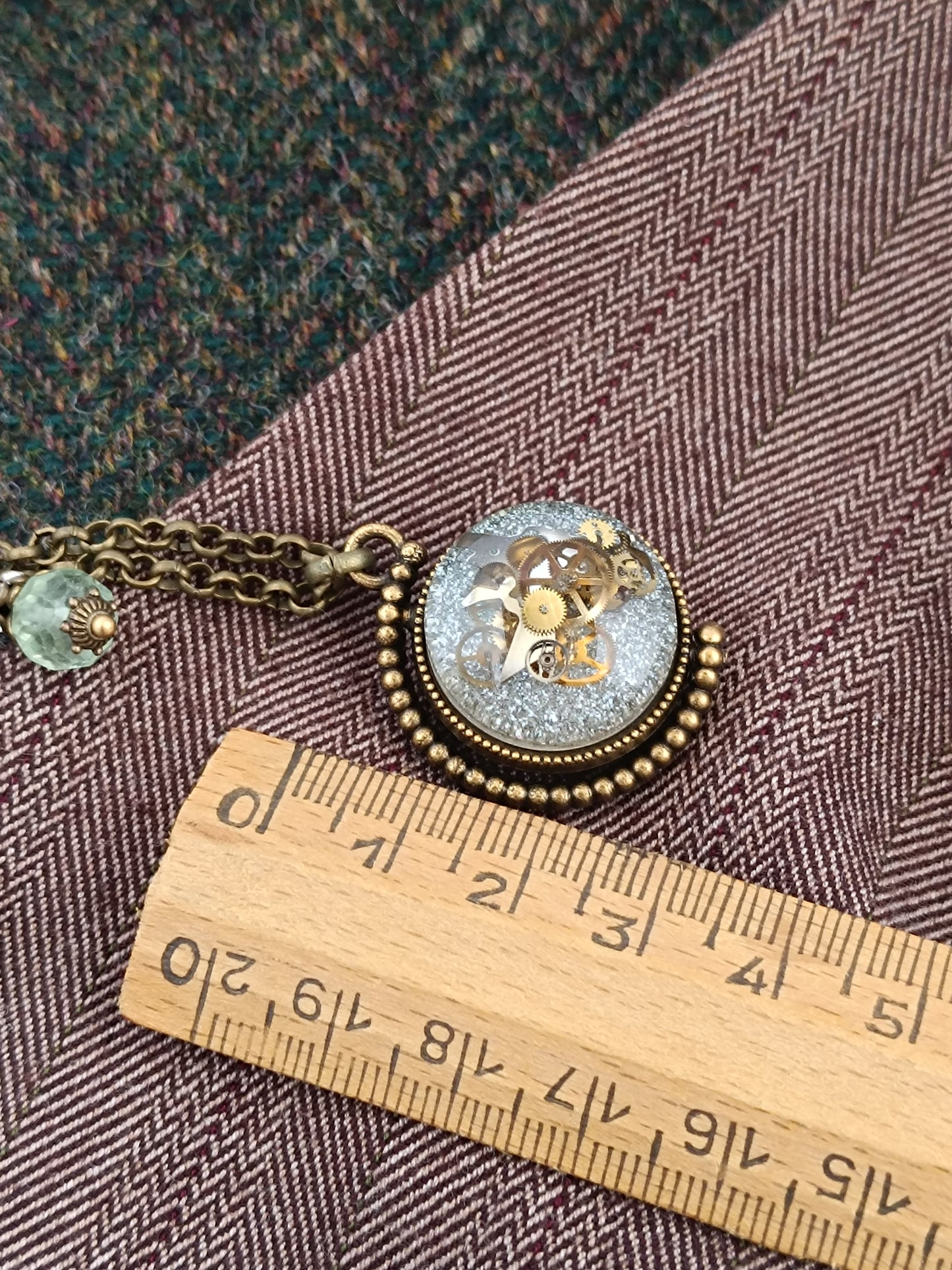 Collier sautoir chaîne steampunk pendentif mappemonde pivotant