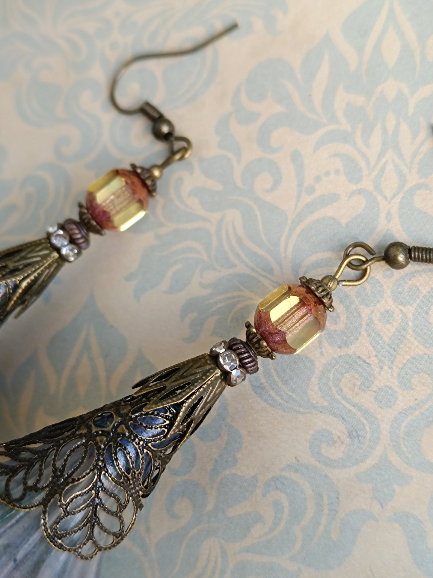 Boucles d'Oreilles Fleur Trompette mélancolique printanière