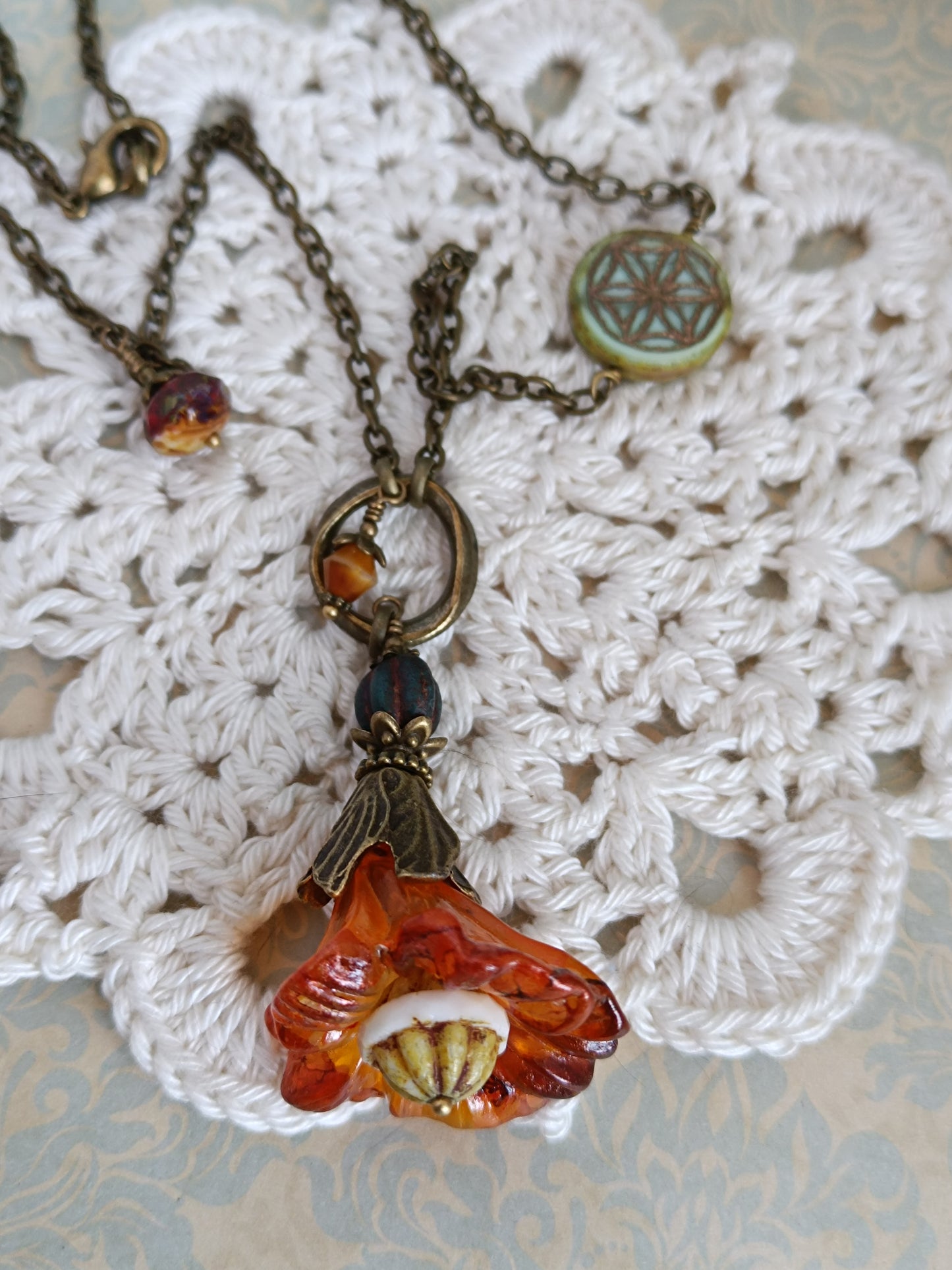 Sautoir Fleur de Vie - Lucite Vintage Perles Tchèque Bronze