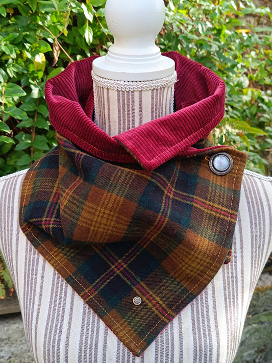 Tour de cou tartan laine bleu canard ocre marron doublé velours bordeaux et bouton vintage métal et nacre