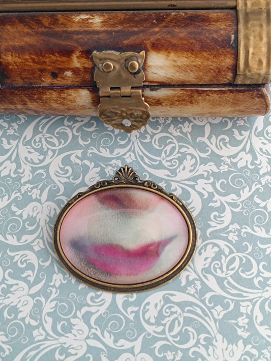 Broche cabochon verre bouche, original style cabinet de curiosités victorien