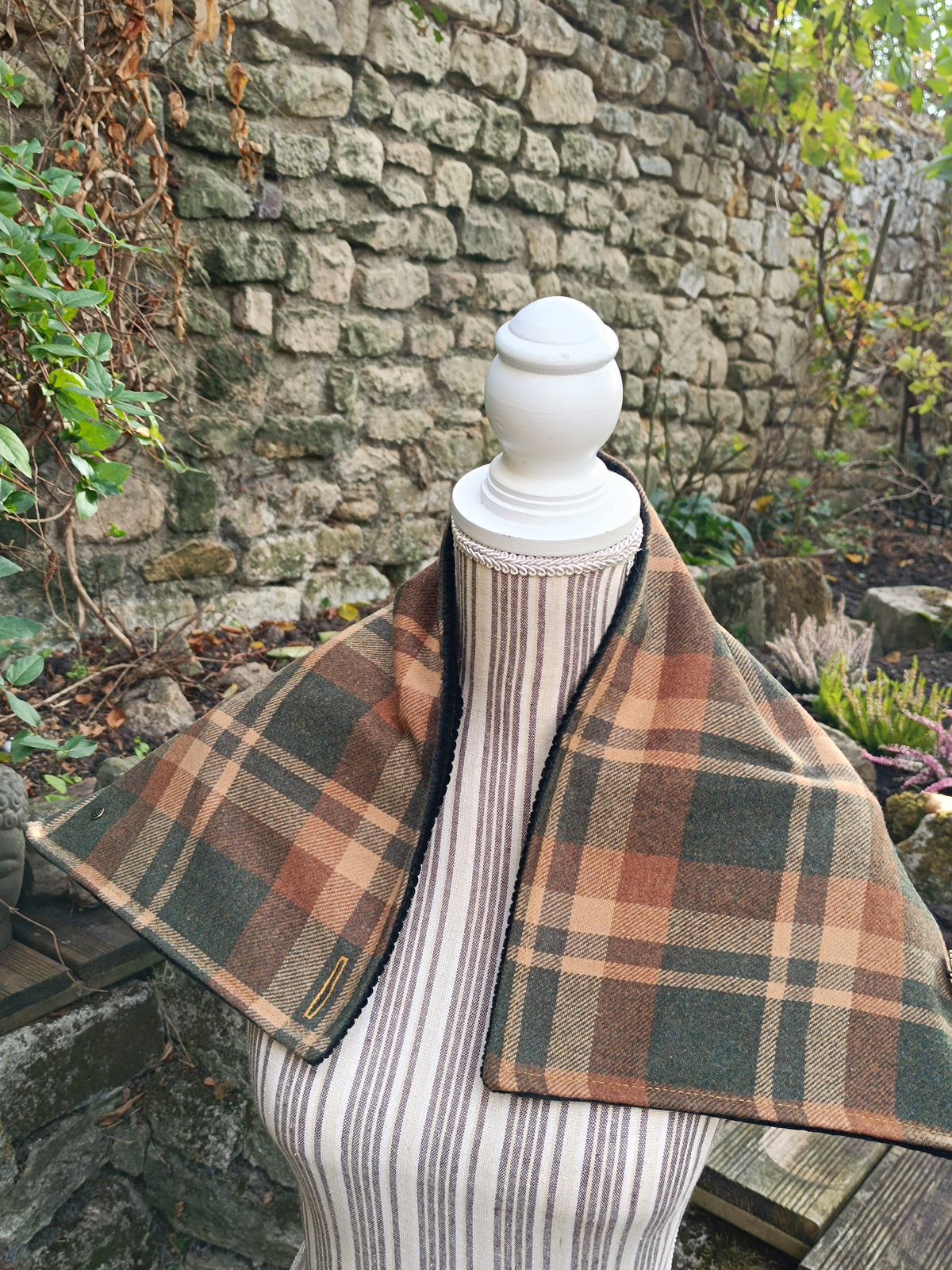 Tour de cou tartan écossais d'automne doublé de velours côtelé bouton celtique