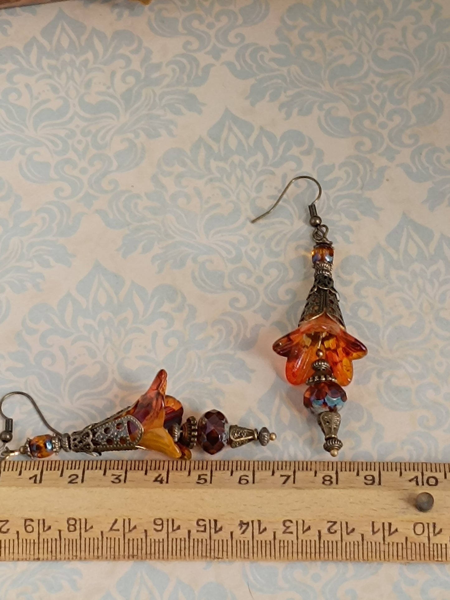 Boucles d'oreilles artisanales prune automne - Perles tchèque mystiques bronze patiné