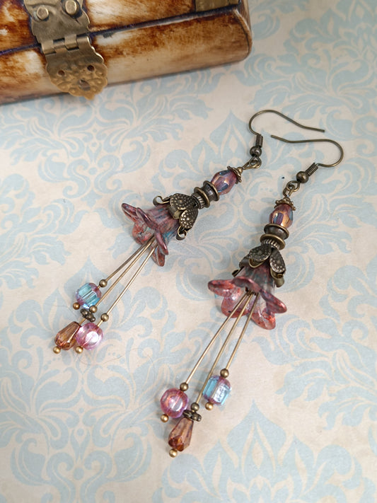 Boucles d'oreilles "Fleurs Féeriques" – Rose bleuté & Pistils dansants ✨