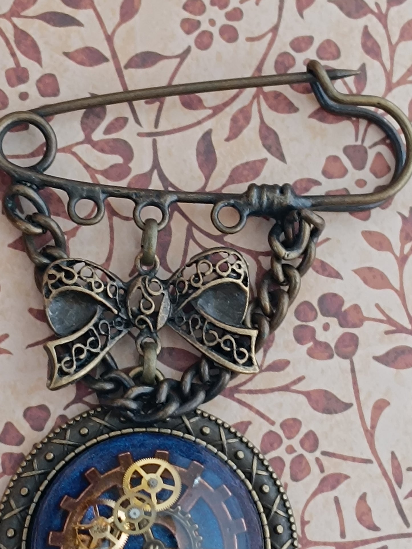 Grande broche épingle cabochon steampunk
