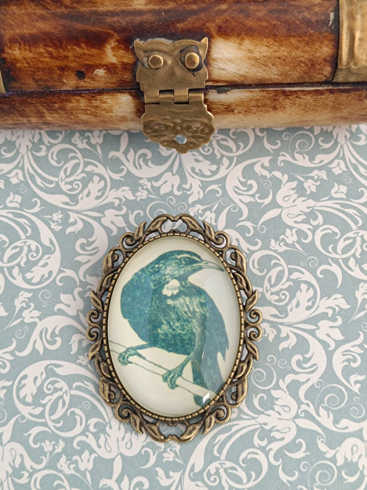 Broche cabochon mystique corbeau