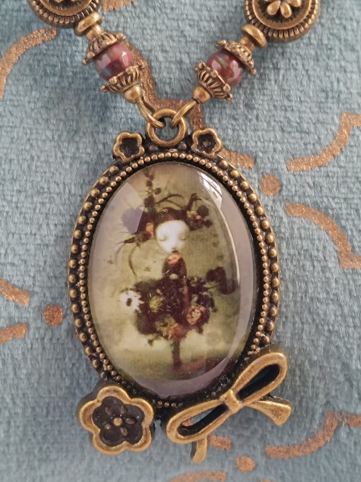 Collier Chapelet Perles Naturelles - Pendentif Cabochon 'Le Secret de la Magie'