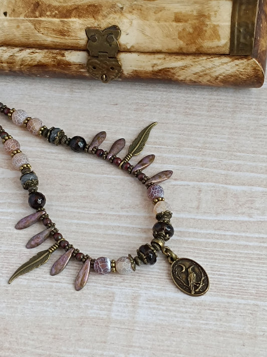 Collier Bohème Ethnique – Corbeau & Lune, Agate Craquelée & Verre Tchèque