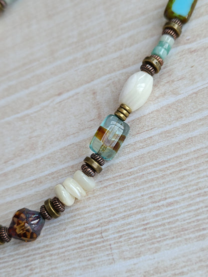 Collier Bohème Ethnique – Nacre Blanche Vintage & Verre Tchèque