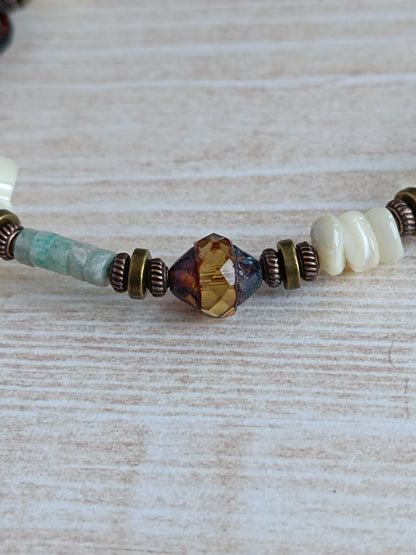 Collier Bohème Ethnique – Nacre Blanche Vintage & Verre Tchèque