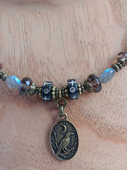 Collier Bohème Ethnique – Pendentif Corbeau & Lune, Obsidienne Noire & Verre Tchèque