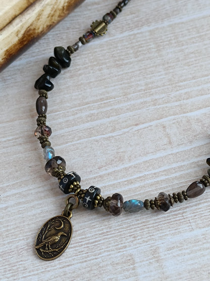 Collier Bohème Ethnique – Pendentif Corbeau & Lune, Obsidienne Noire & Verre Tchèque