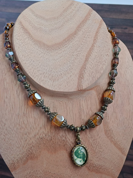Collier Bohème Ethnique – Corbeau Mystique & Œil de Tigre