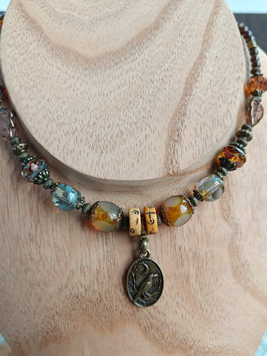 Collier Bohème Ethnique – Corbeau & Verre Tchèque Multicolore