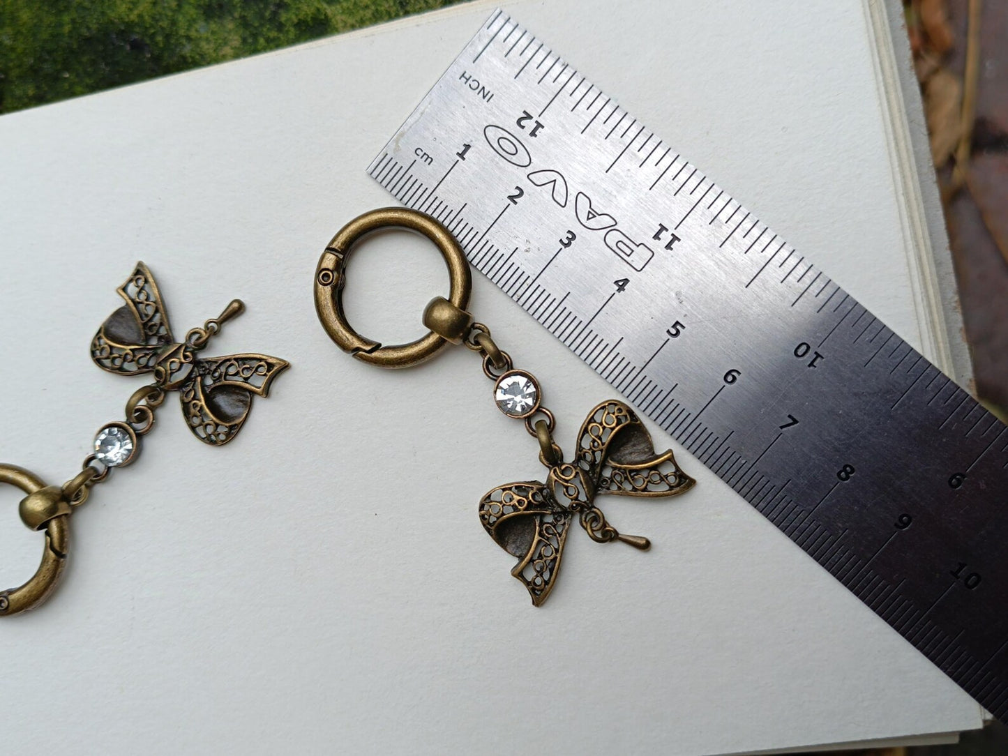 Charms pour Doc Martens noeuds de dentelle bronze et strass